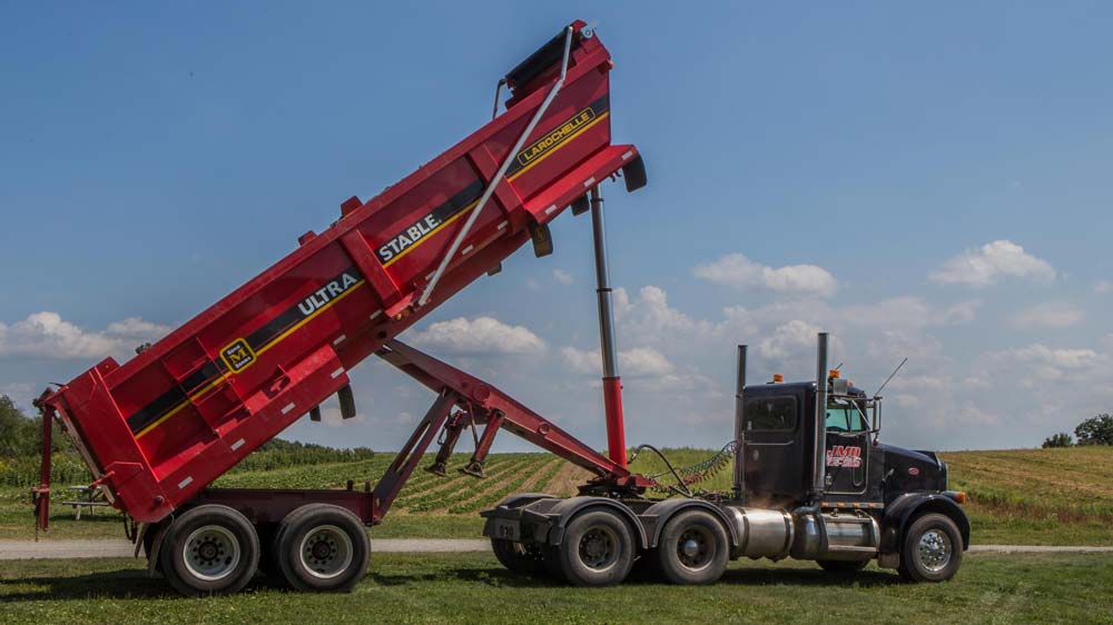 Camion JMD Excavation Inc.